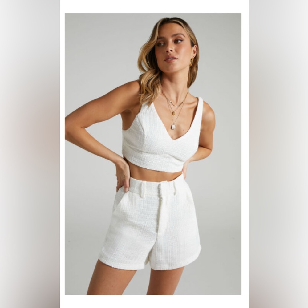 MELBOURNE TWO PIECE SET - TWILL
TWO PIECE SHORT SET IN WHITE